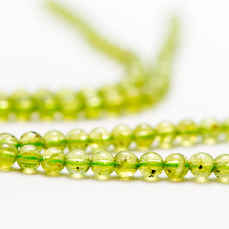 Peridot sfere 4 mm I Magazinuldepietre.ro