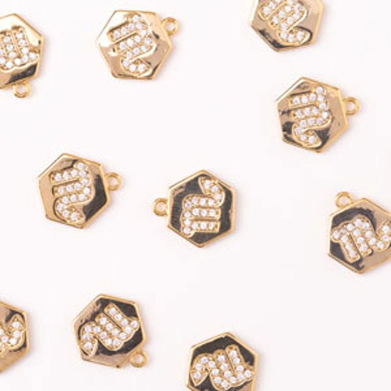 Charm cupru placat auriu hexagon scorpion 10 mm zirconiu alb - 1 buc I Magazinuldepietre.ro